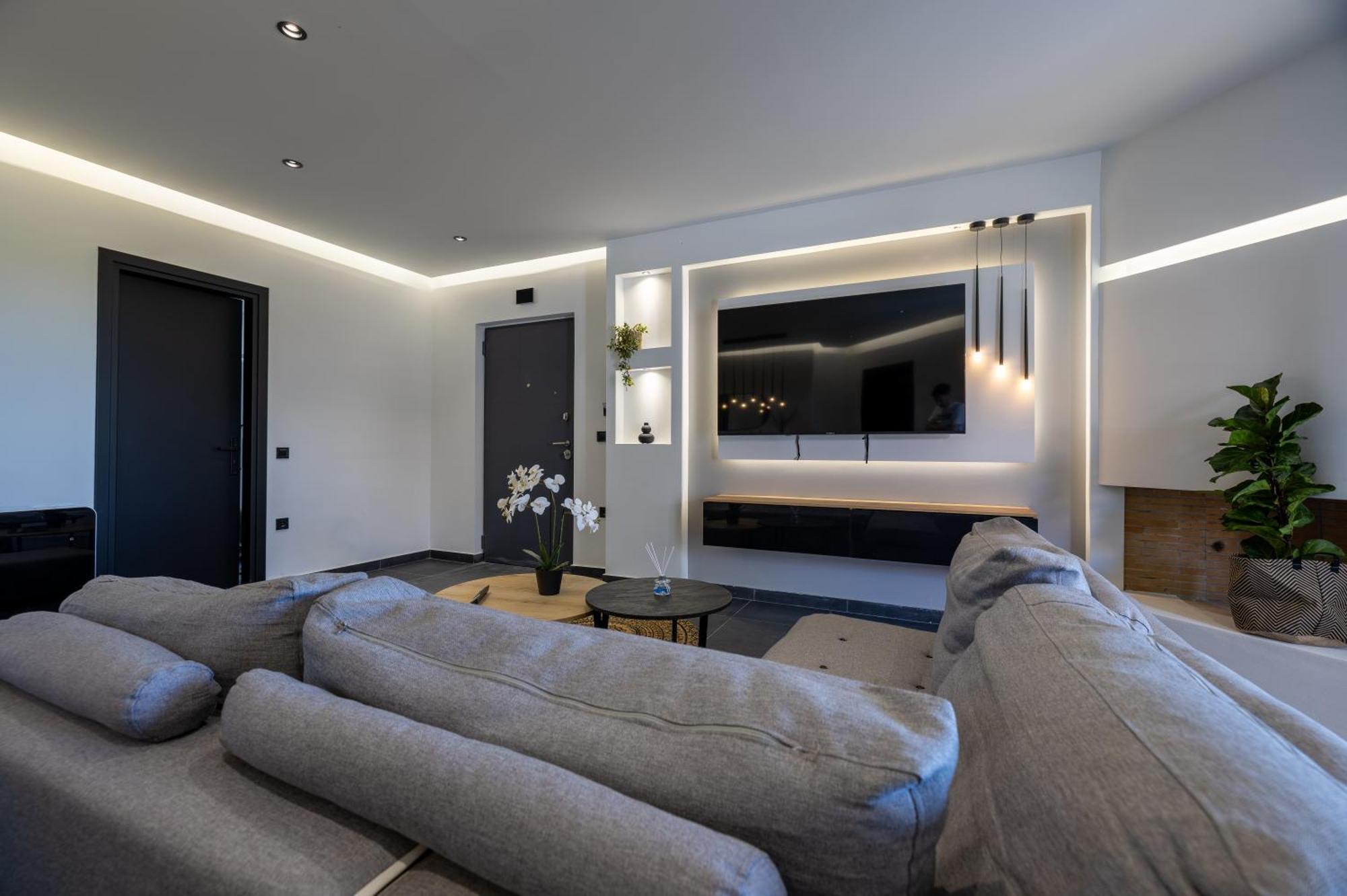 μr & μrs Grey Villa