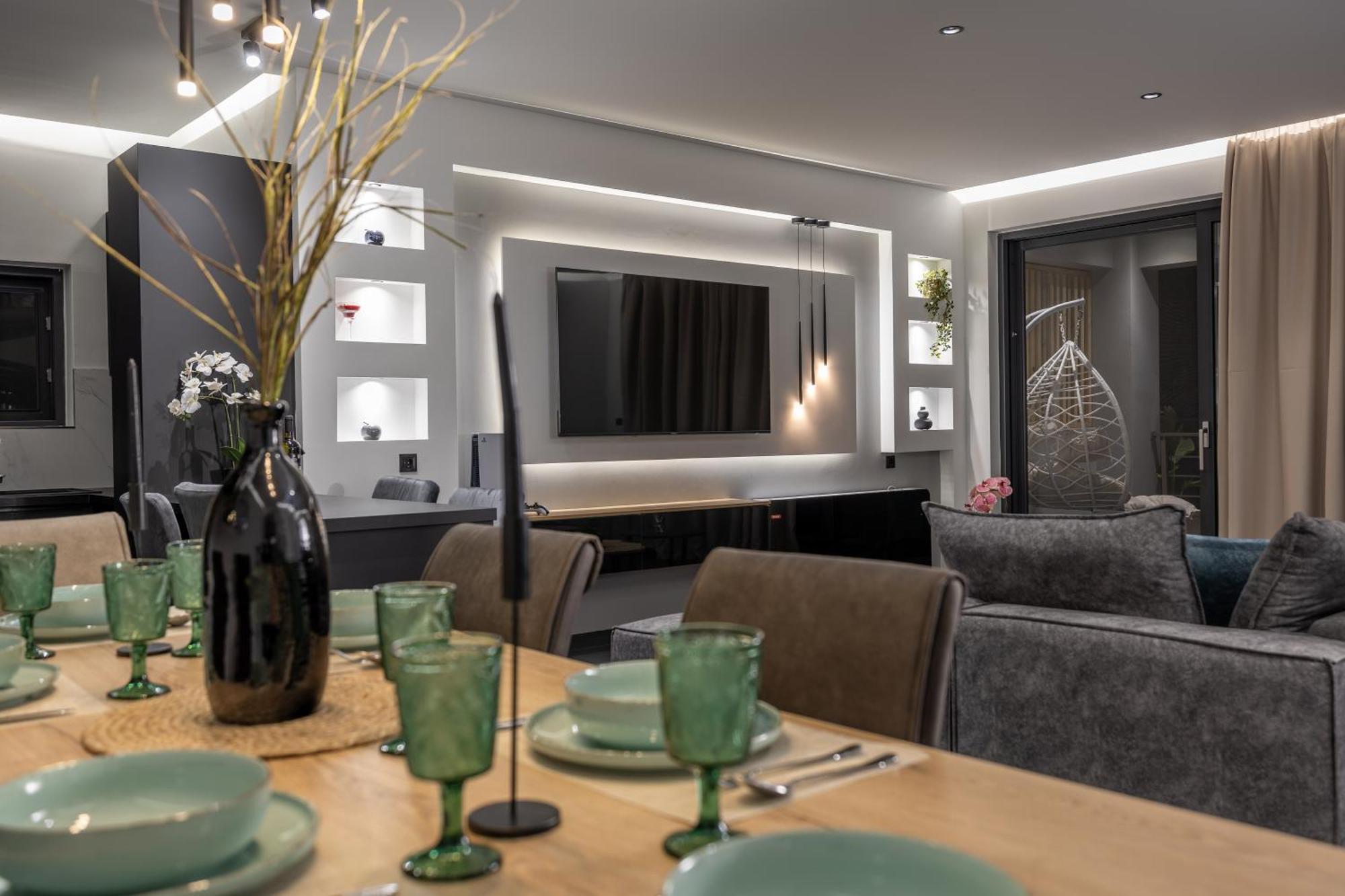 μr & μrs Grey Villa