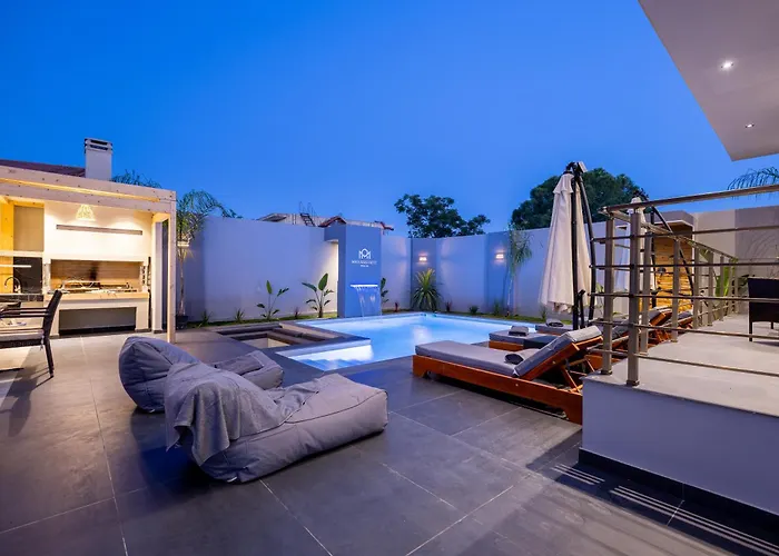 Μr & Μrs Grey Villas