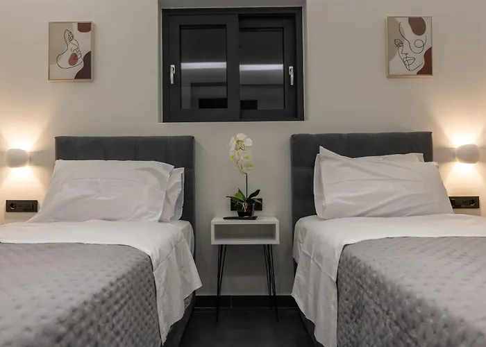 Μr & Μrs Grey Villas