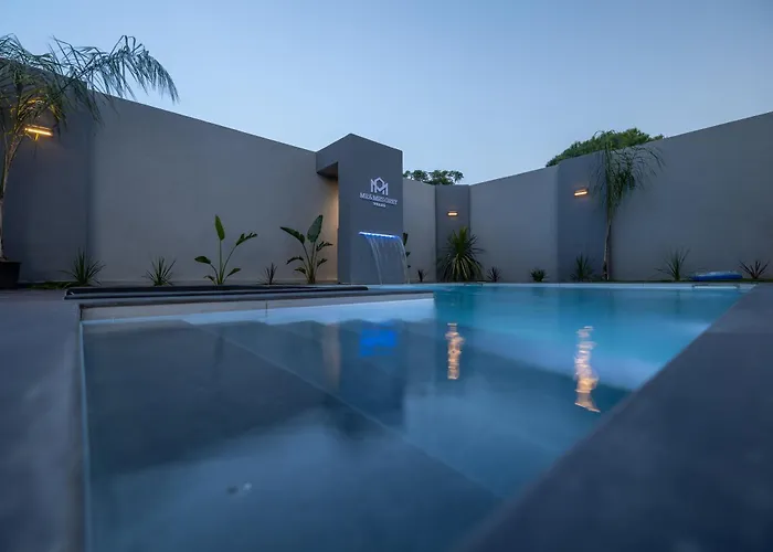 Μr & Μrs Grey Villas