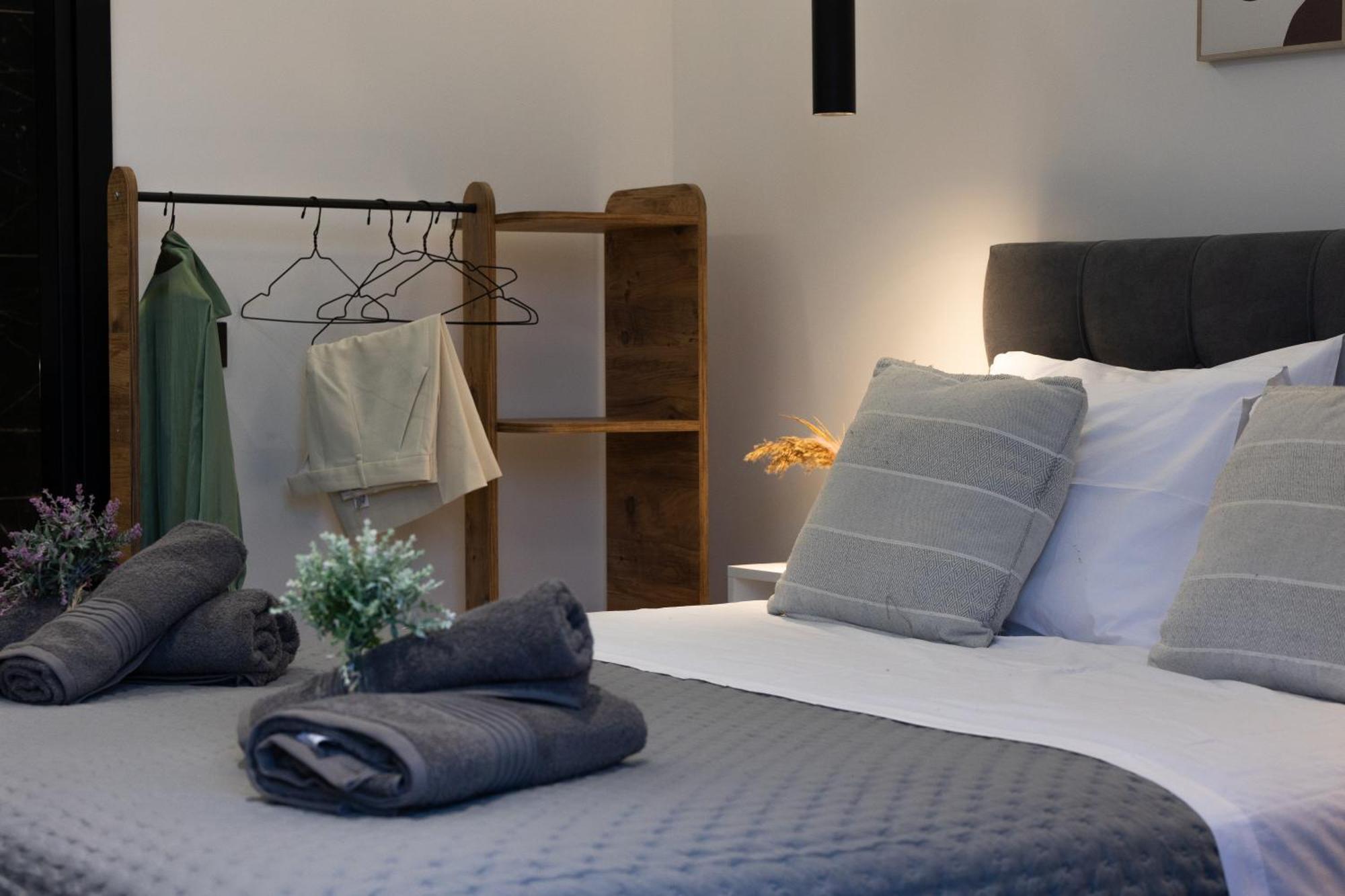 μr & μrs Grey Villa *
