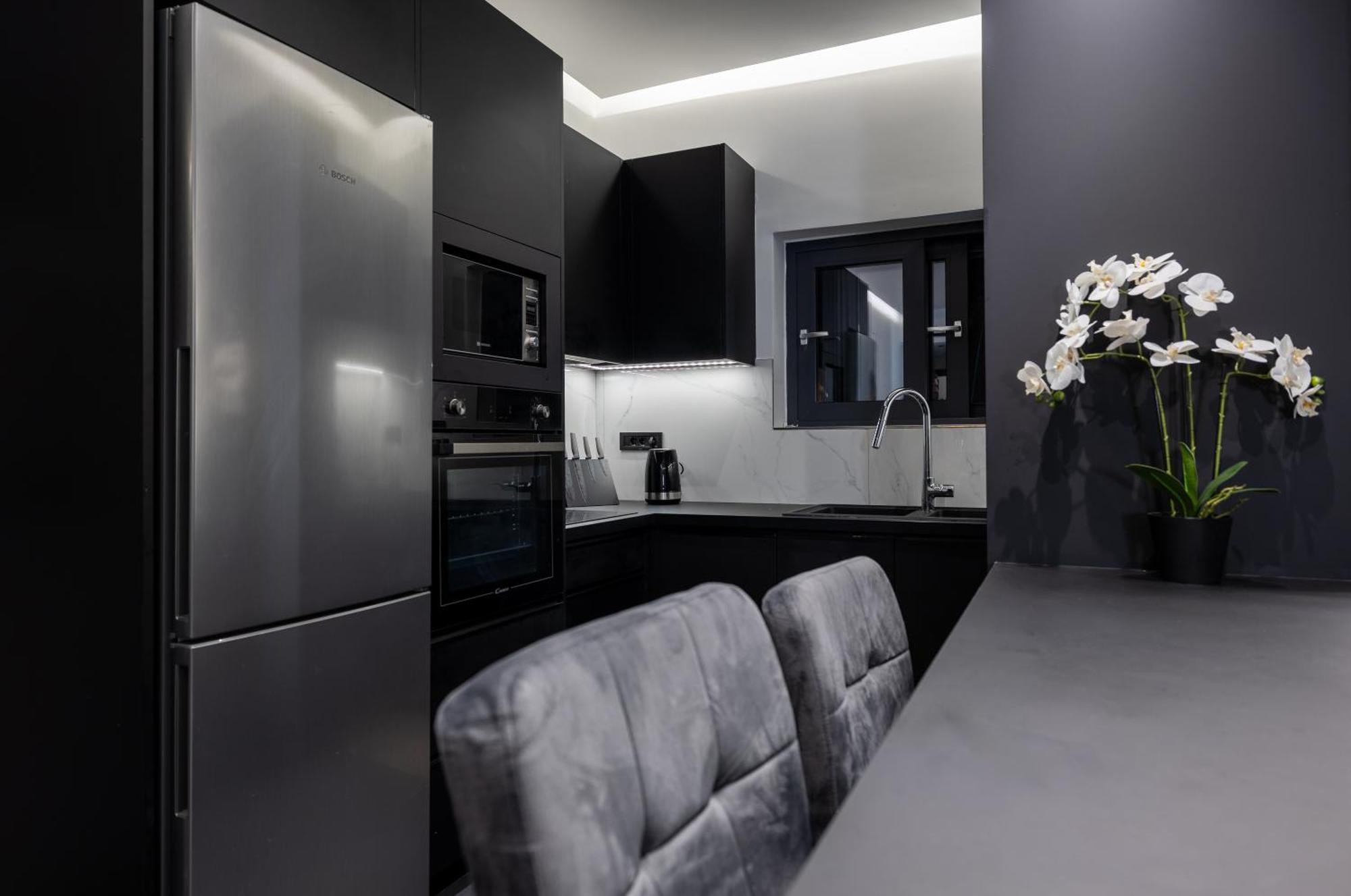 μr & μrs Grey Villa *